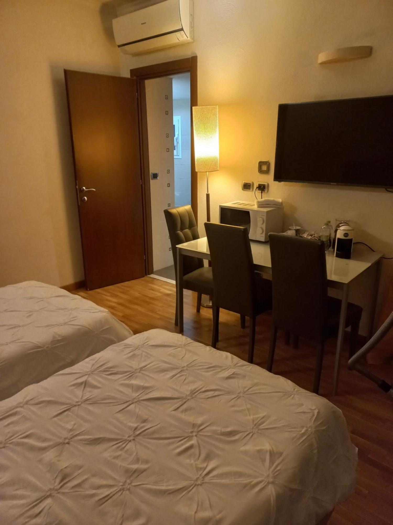 Stefano House Appartamento Fontana Di Trevi Рим Стая снимка